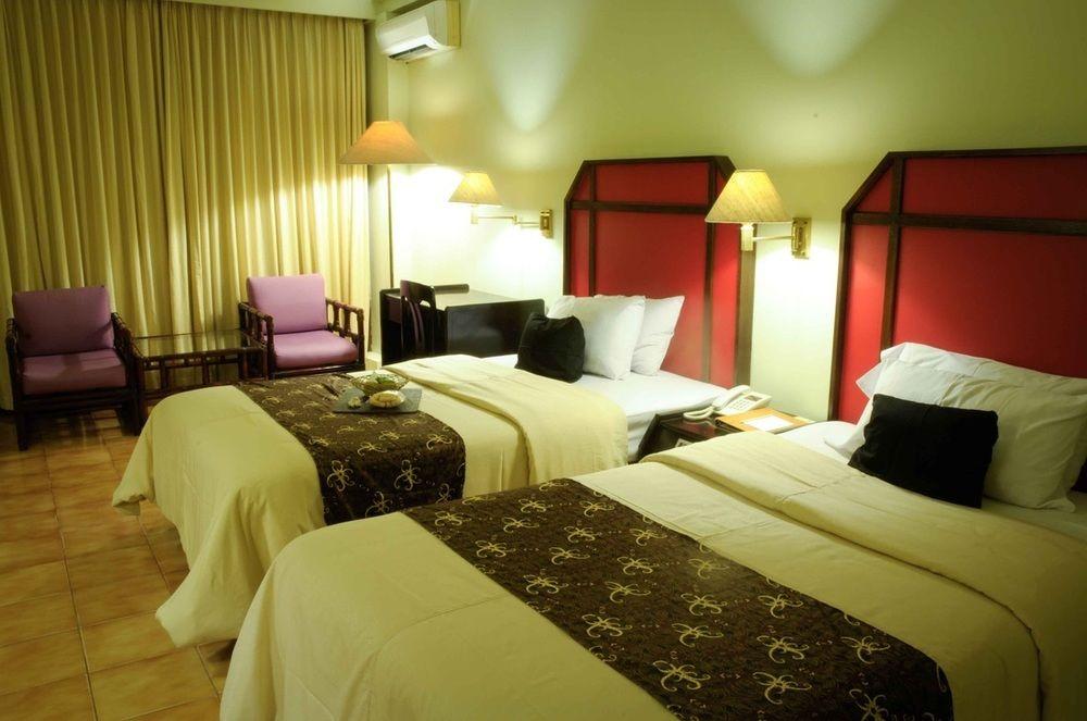 Mesra Business & Resort Hotel Samarinda Esterno foto