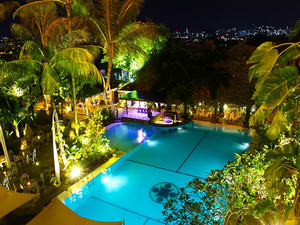 Mesra Business & Resort Hotel Samarinda Esterno foto