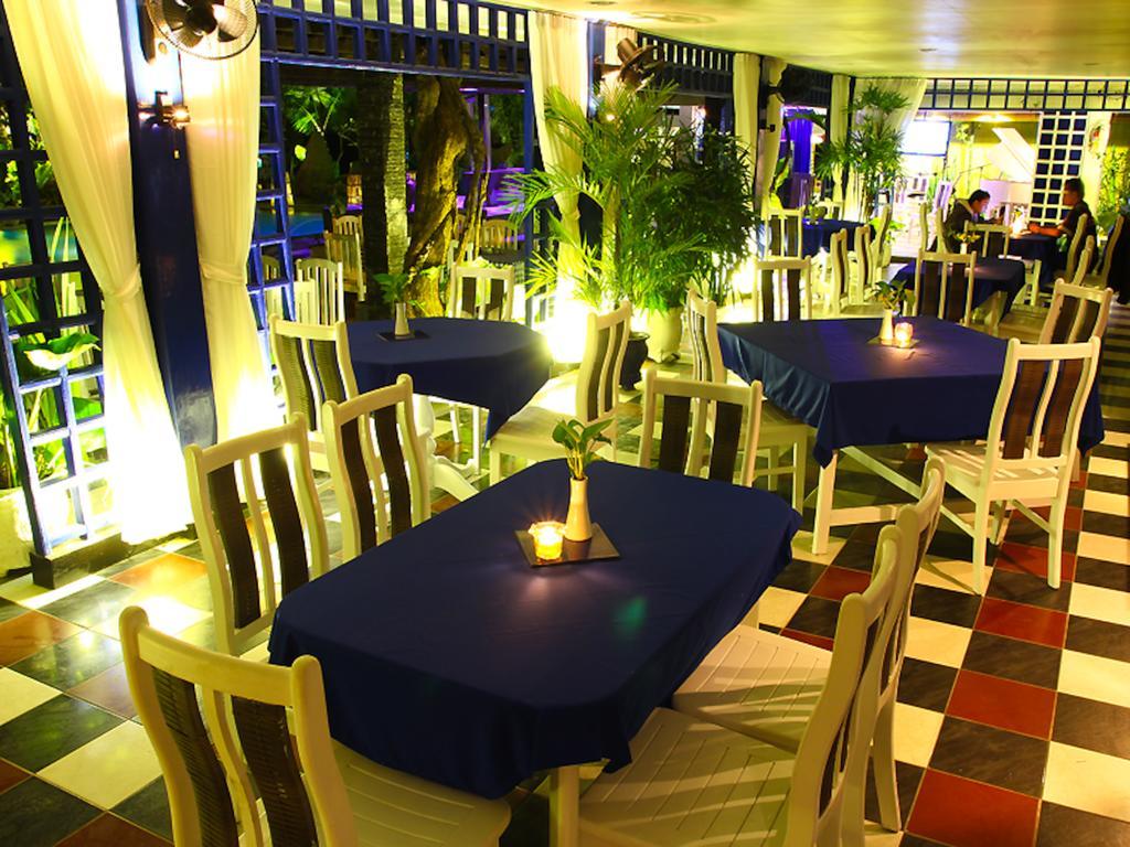Mesra Business & Resort Hotel Samarinda Esterno foto