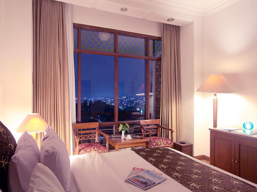 Mesra Business & Resort Hotel Samarinda Esterno foto