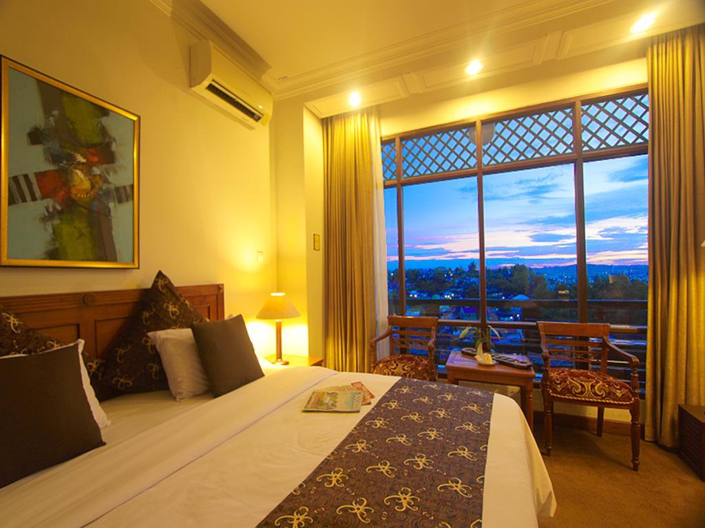 Mesra Business & Resort Hotel Samarinda Esterno foto