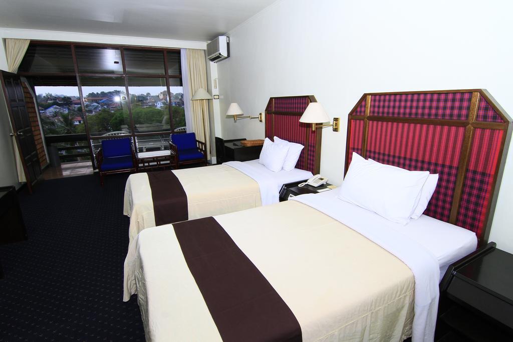 Mesra Business & Resort Hotel Samarinda Esterno foto