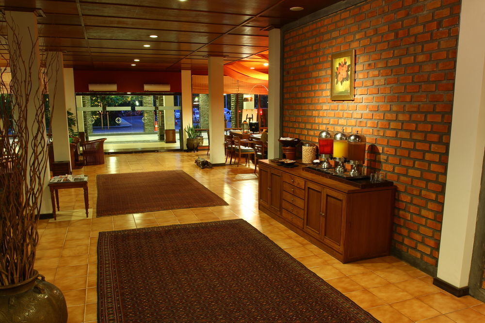Mesra Business & Resort Hotel Samarinda Esterno foto