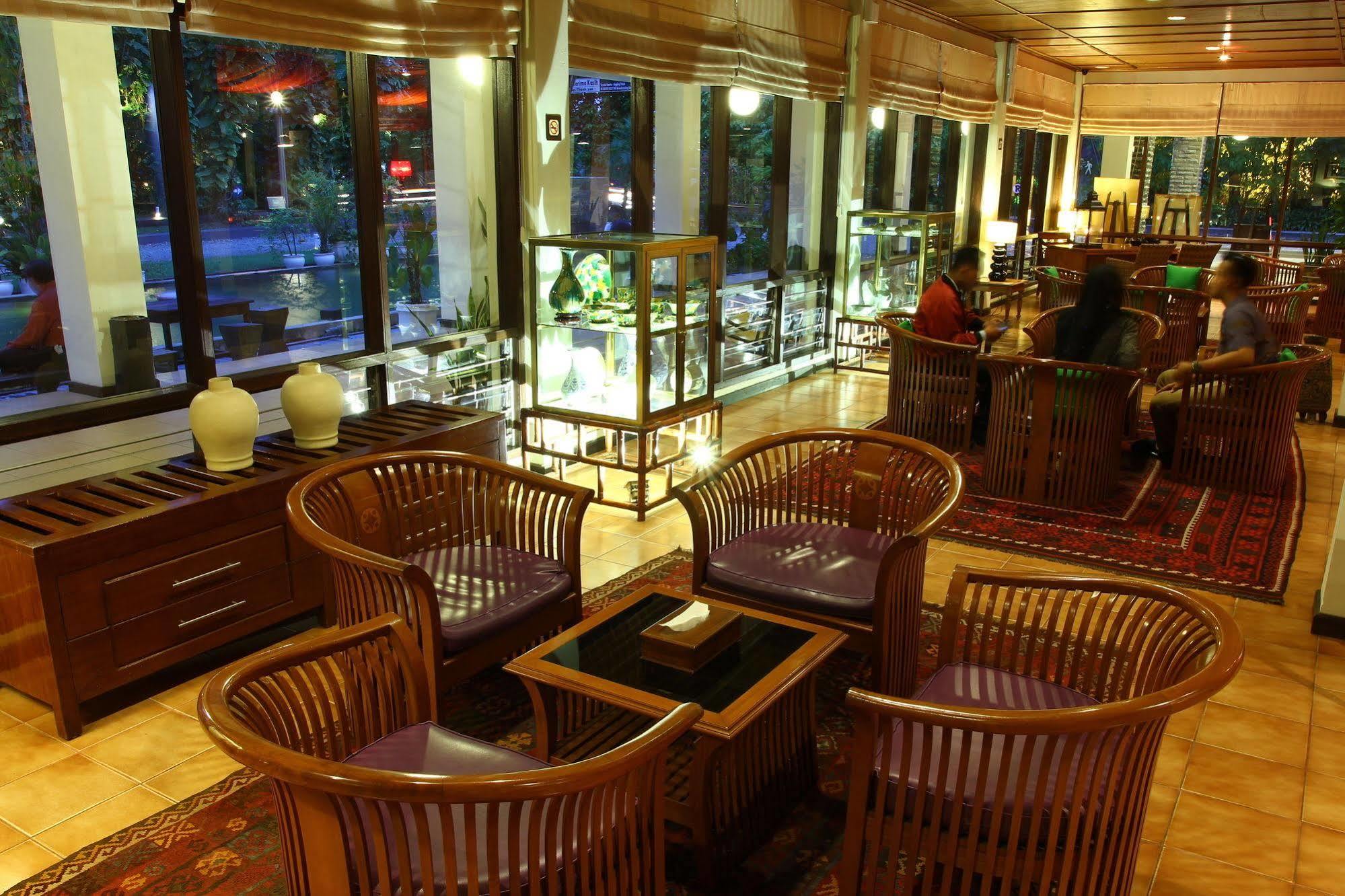 Mesra Business & Resort Hotel Samarinda Esterno foto