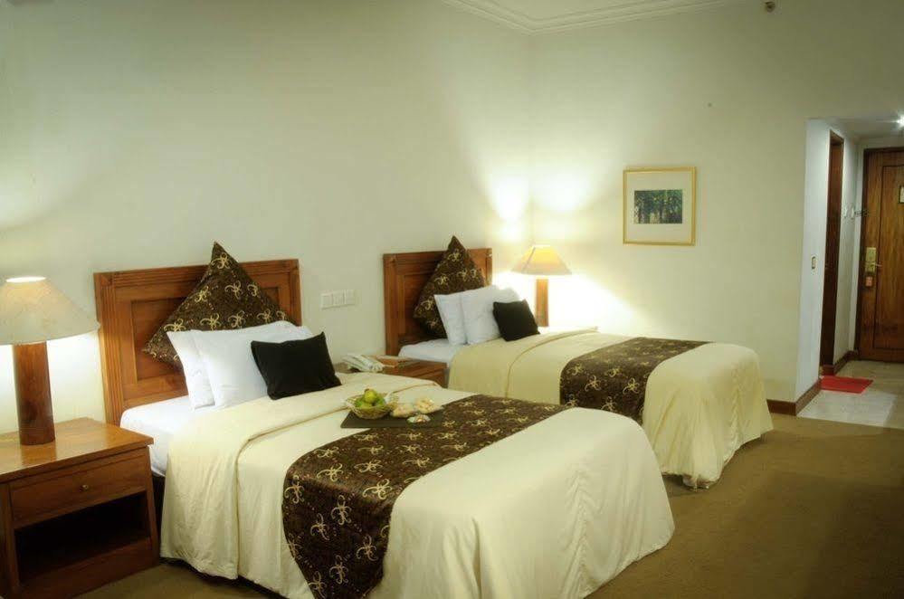 Mesra Business & Resort Hotel Samarinda Esterno foto