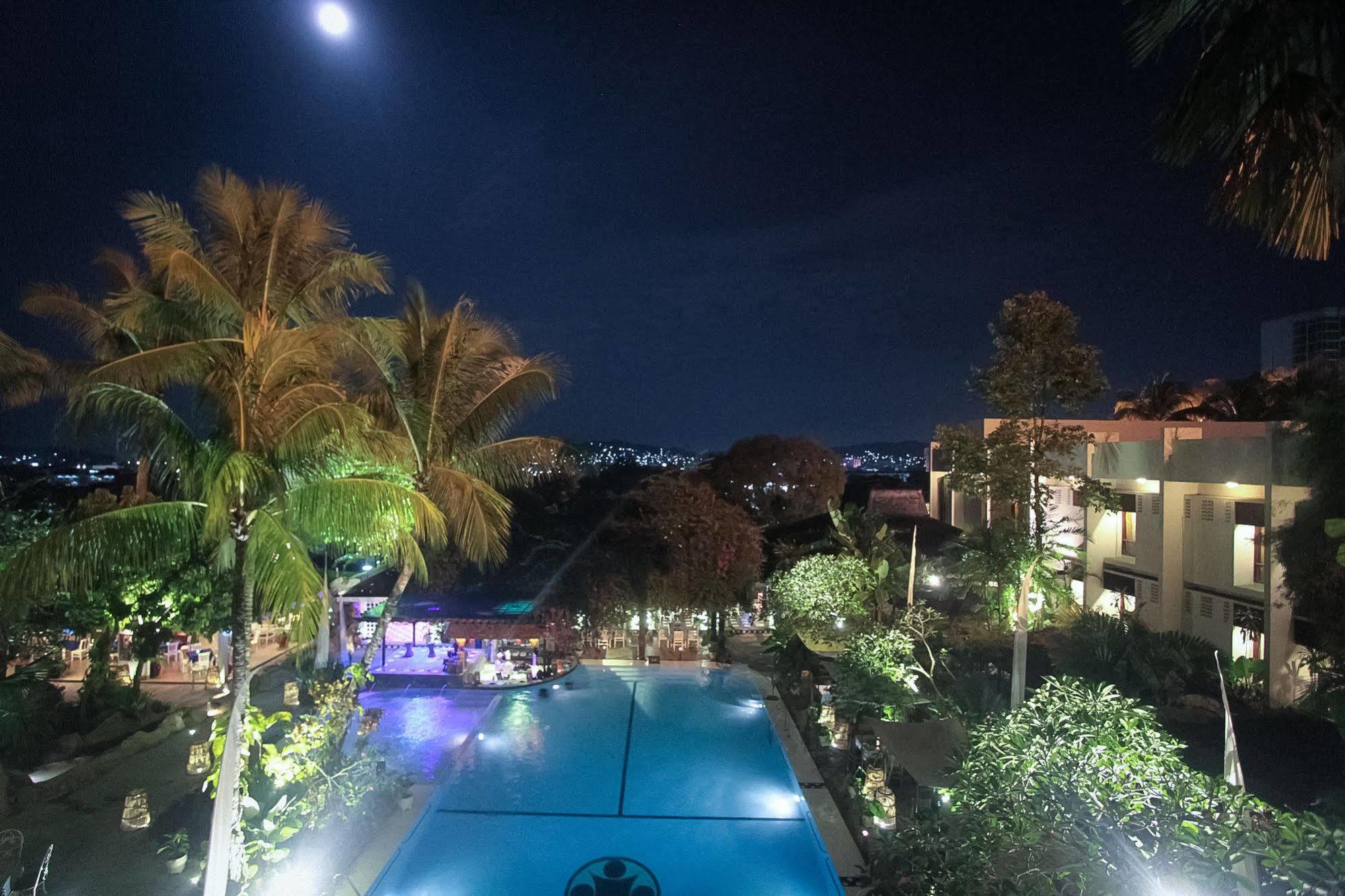 Mesra Business & Resort Hotel Samarinda Esterno foto