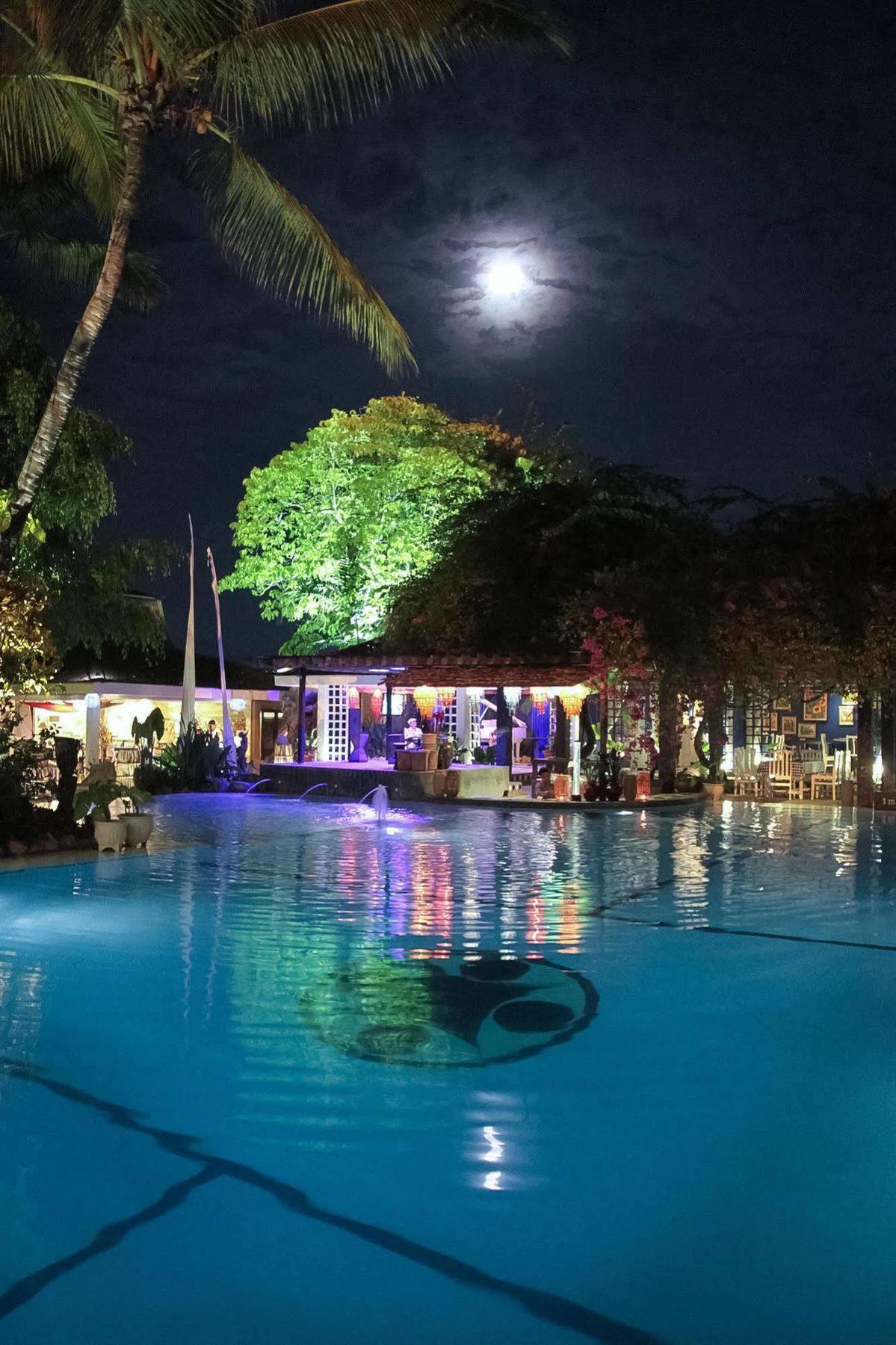 Mesra Business & Resort Hotel Samarinda Esterno foto