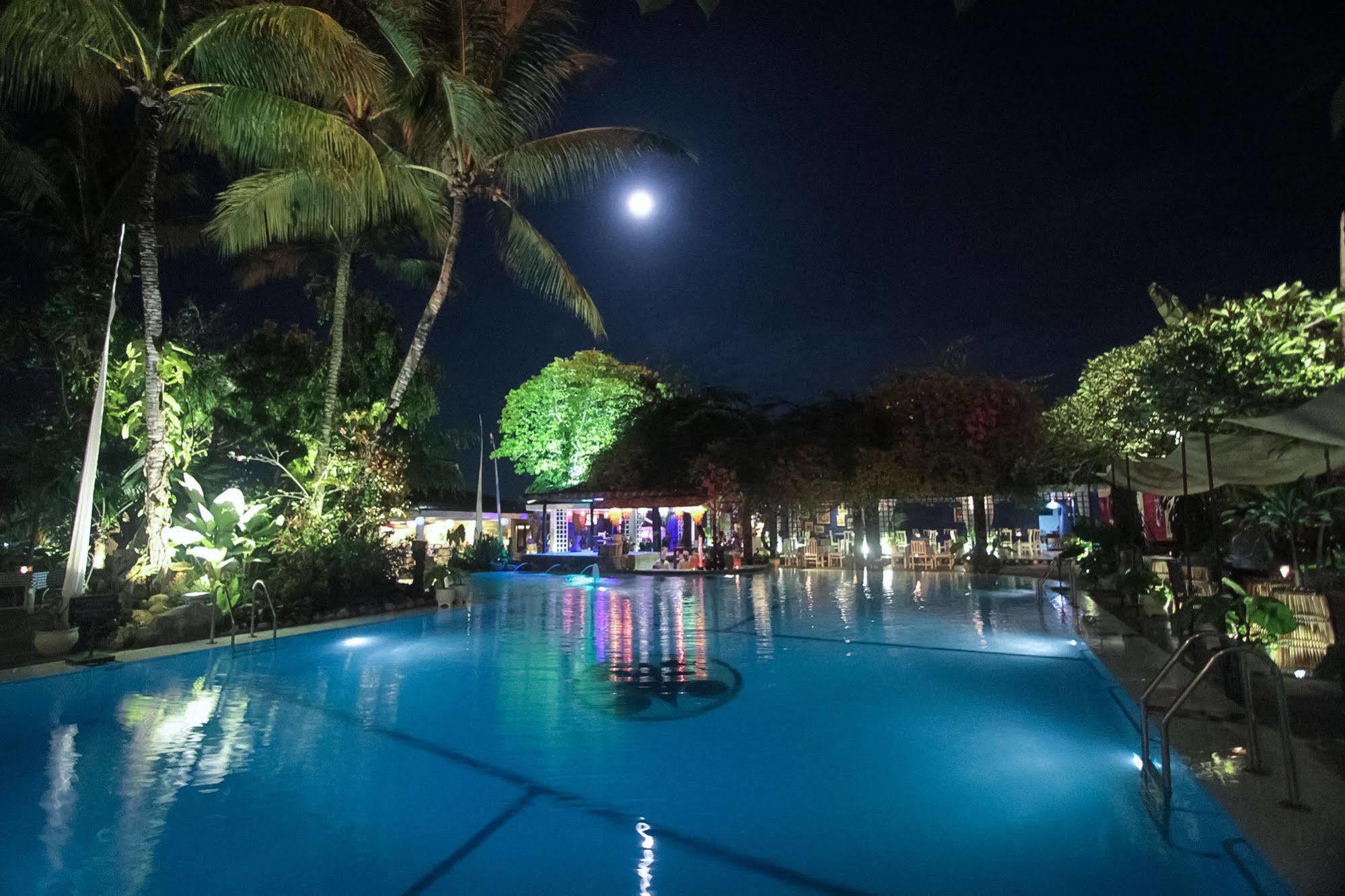 Mesra Business & Resort Hotel Samarinda Esterno foto