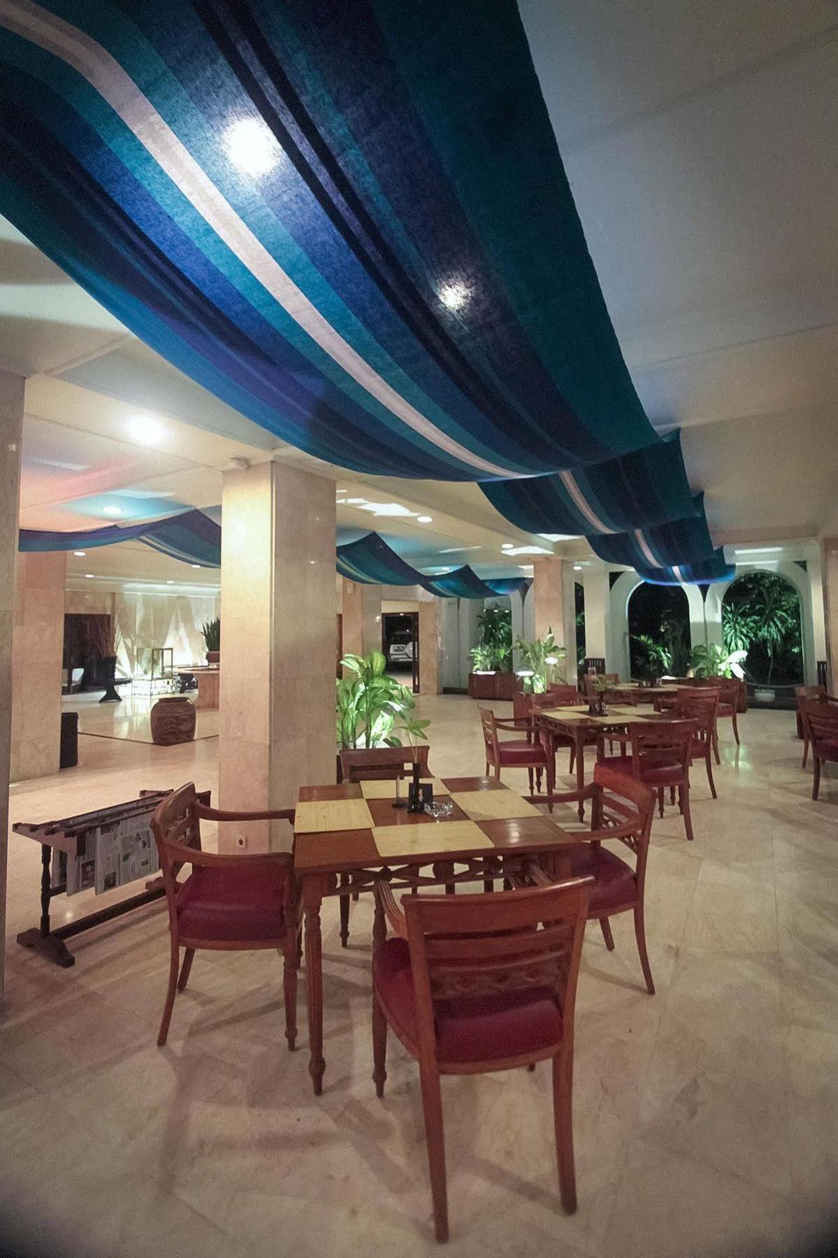 Mesra Business & Resort Hotel Samarinda Esterno foto